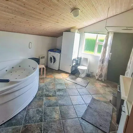 Modern Retreat With - By Traum